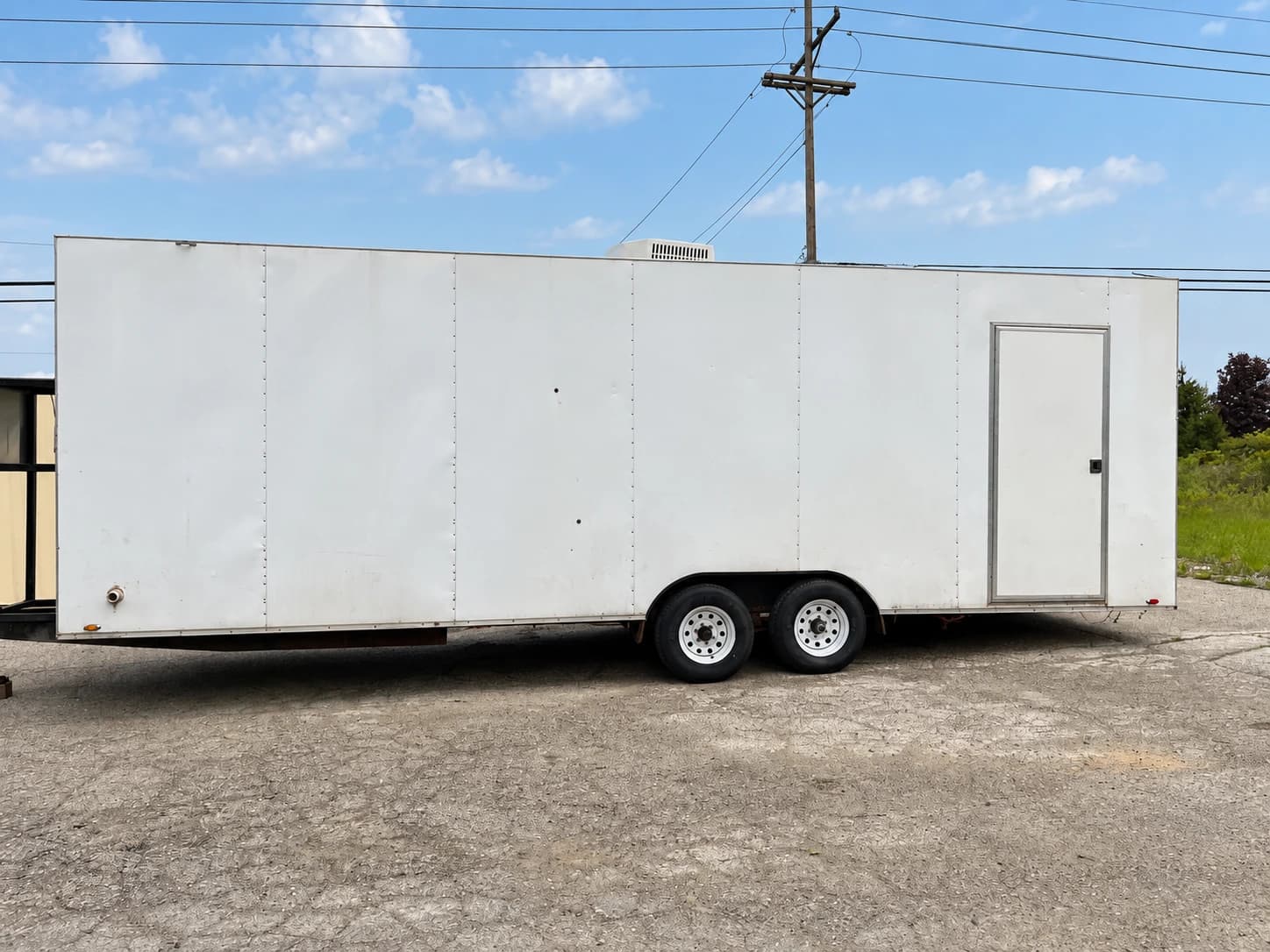 dish trailer rental exterior